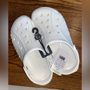 Women’s size 10 (9) Crocs